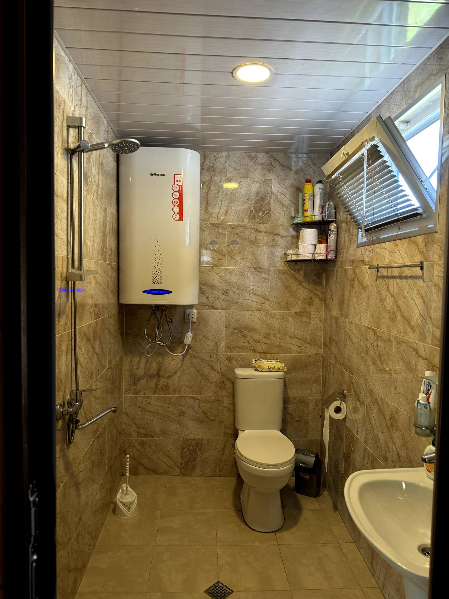 Modern bathroom facilities at Cotria Cottage